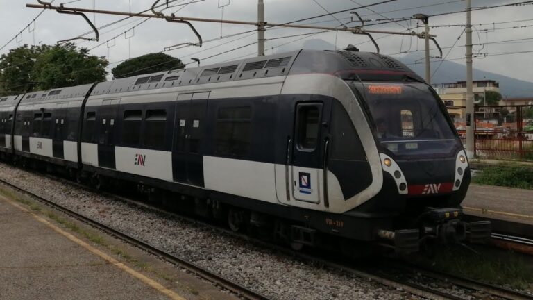 Il Treno da Poggiomarino a Napoli: Guida Completa